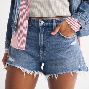 Abercrombie Curve Love High Rise 4” Mom Short